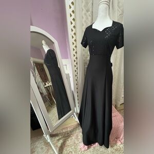 Elegant Black Maxi Dress with Sequin Bodice